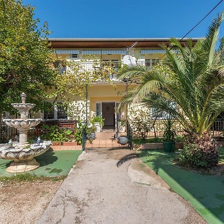 Apartments And Rooms Dragica Starigrad Paklenica Εξωτερικό φωτογραφία
