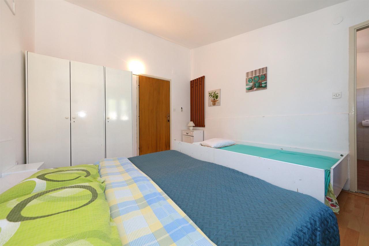 Apartments And Rooms Dragica Starigrad Paklenica Εξωτερικό φωτογραφία