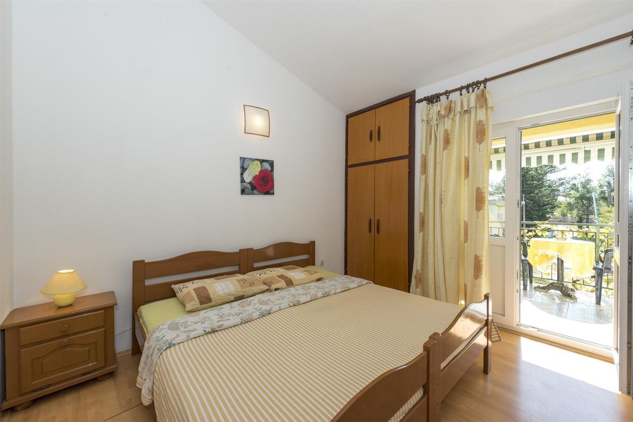 Apartments And Rooms Dragica Starigrad Paklenica Εξωτερικό φωτογραφία