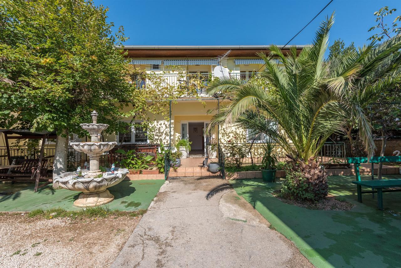 Apartments And Rooms Dragica Starigrad Paklenica Εξωτερικό φωτογραφία