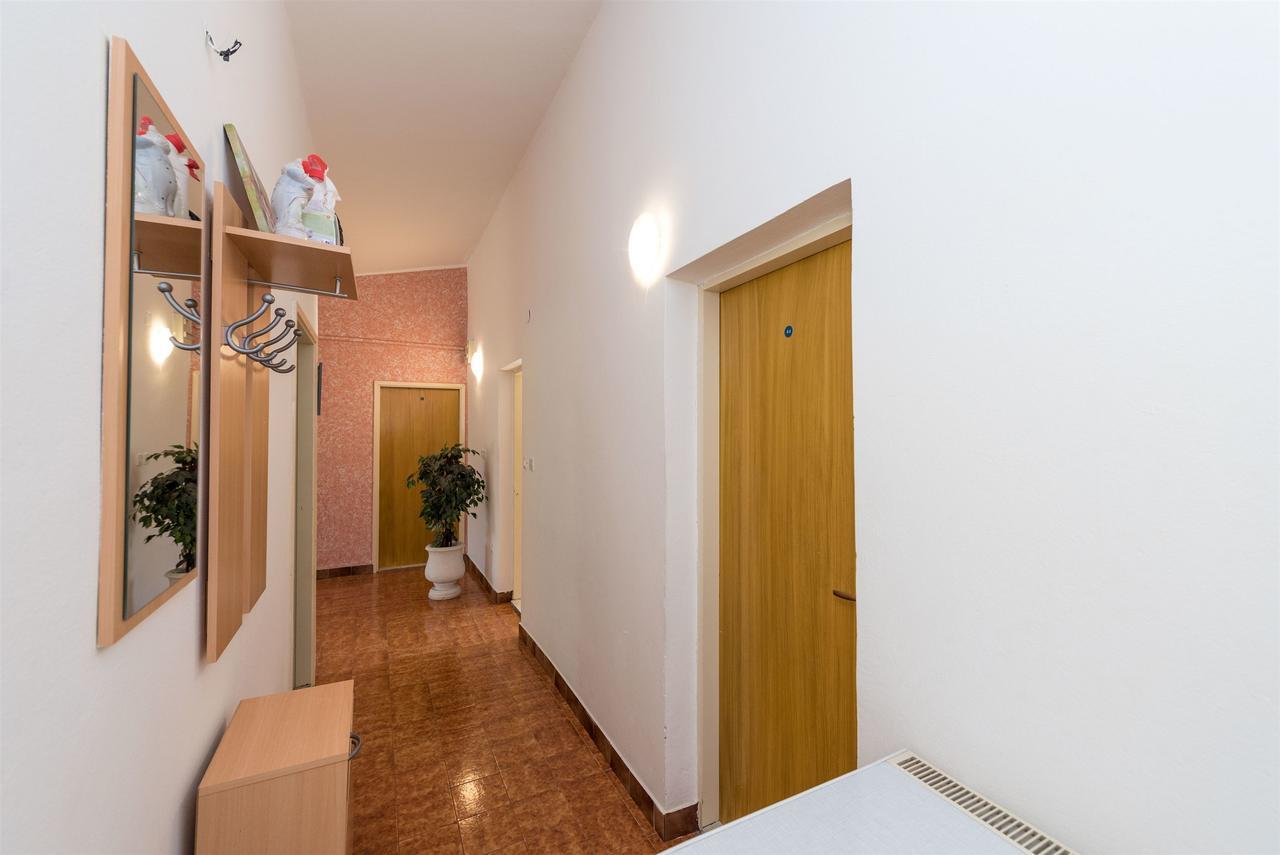 Apartments And Rooms Dragica Starigrad Paklenica Εξωτερικό φωτογραφία