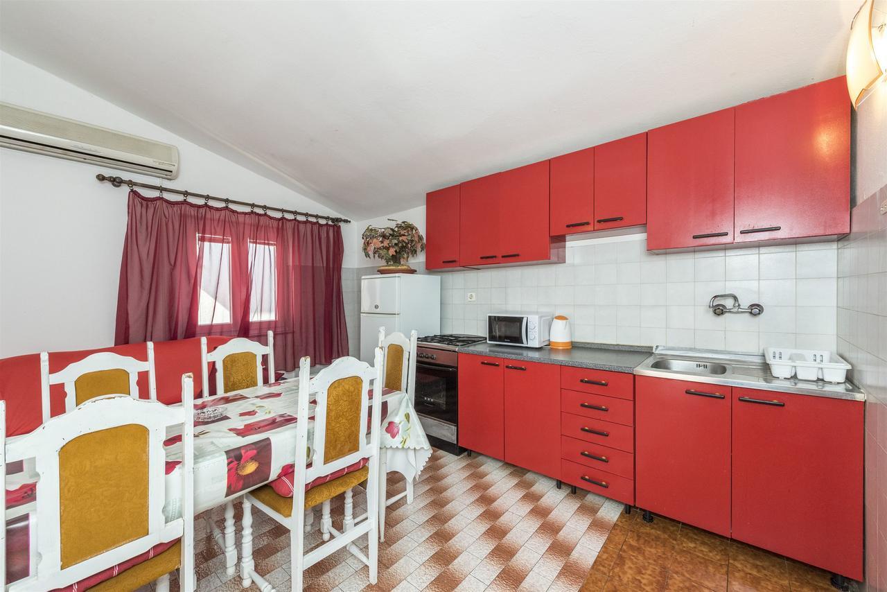 Apartments And Rooms Dragica Starigrad Paklenica Εξωτερικό φωτογραφία
