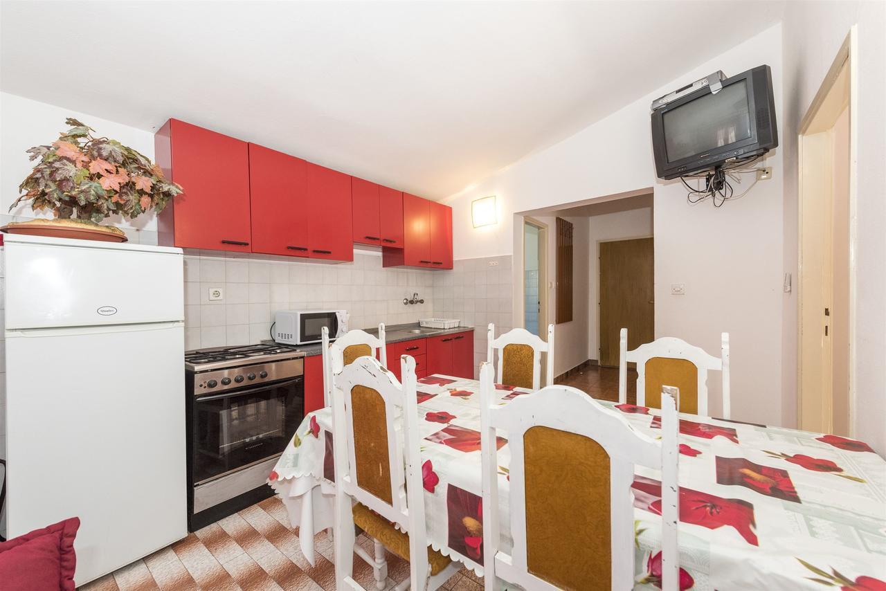 Apartments And Rooms Dragica Starigrad Paklenica Εξωτερικό φωτογραφία