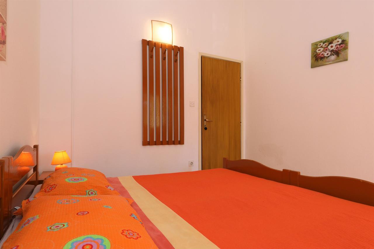 Apartments And Rooms Dragica Starigrad Paklenica Εξωτερικό φωτογραφία