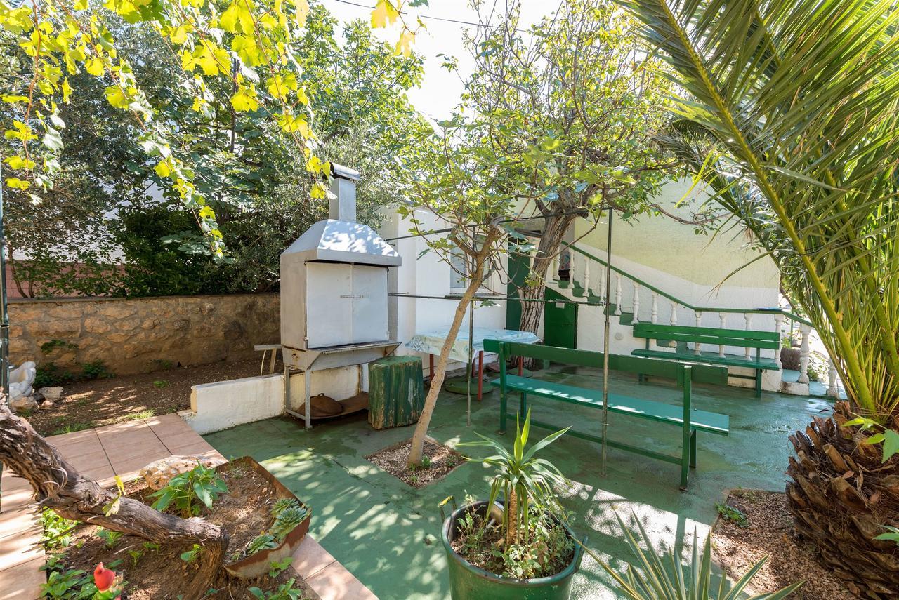 Apartments And Rooms Dragica Starigrad Paklenica Εξωτερικό φωτογραφία
