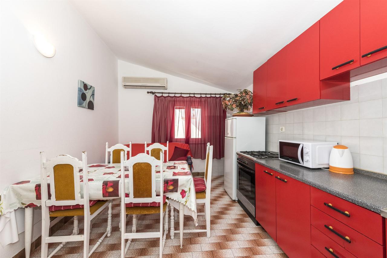 Apartments And Rooms Dragica Starigrad Paklenica Εξωτερικό φωτογραφία