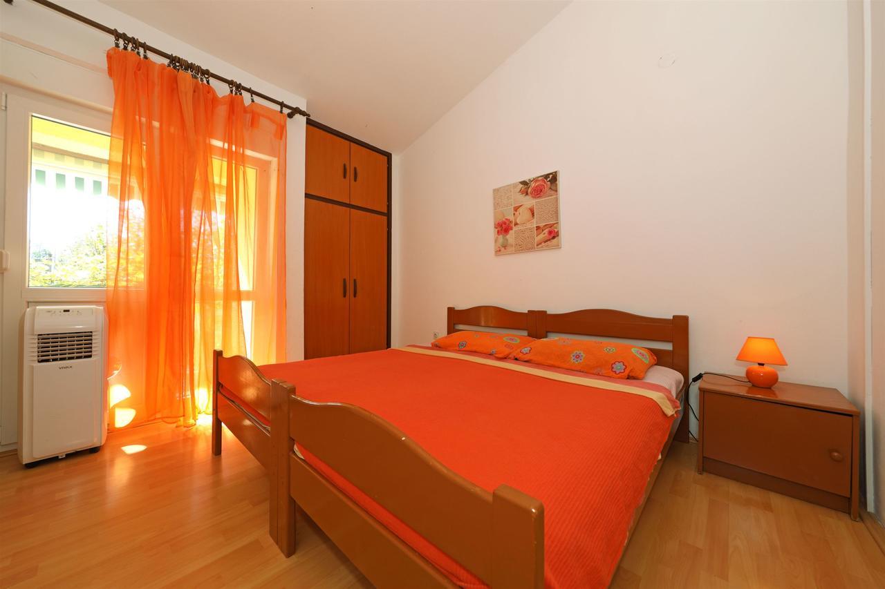 Apartments And Rooms Dragica Starigrad Paklenica Εξωτερικό φωτογραφία